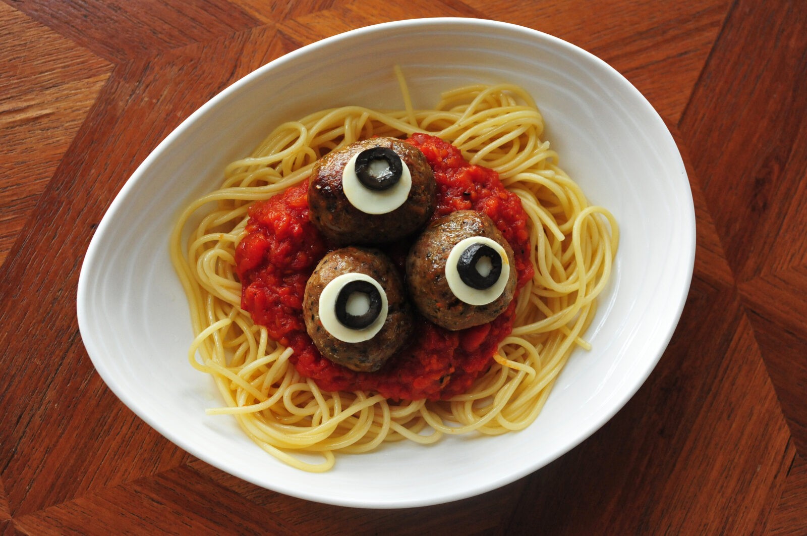 made-burger-bistro_kids-special-spooky-spaghetti-with-eyeballs